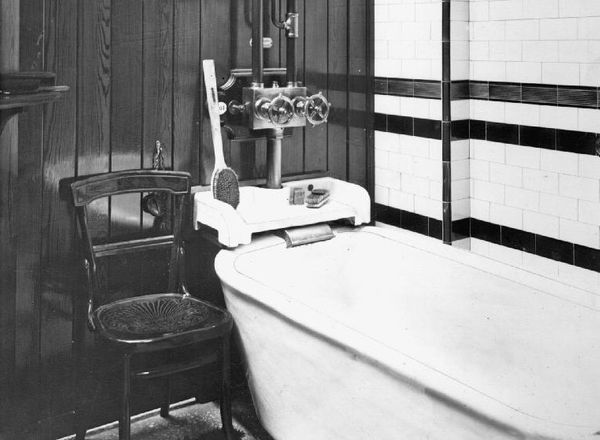 Understanding modern Manchester through baths and wash-houses in the 19th century
